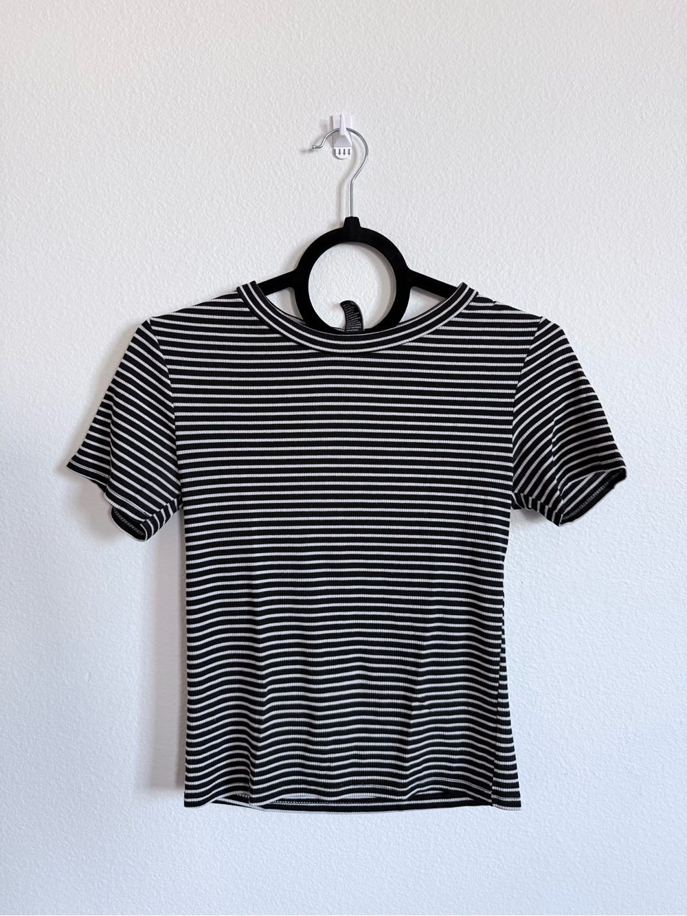 Forever 21 Black and White Striped Short Sleeve Tee